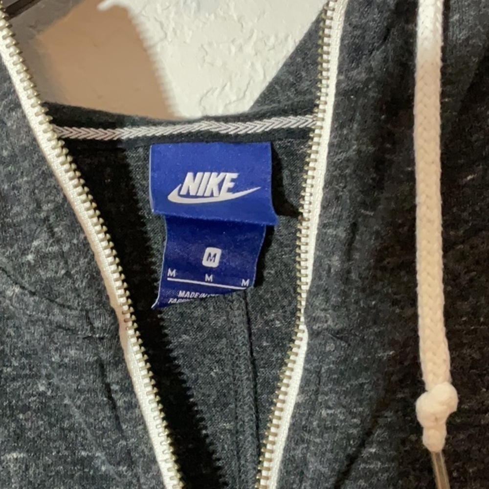 Women’s Nike Dark Heather Gray Zip Up Hooded Jacket with Pockets Size Medium - Picture 4 of 6